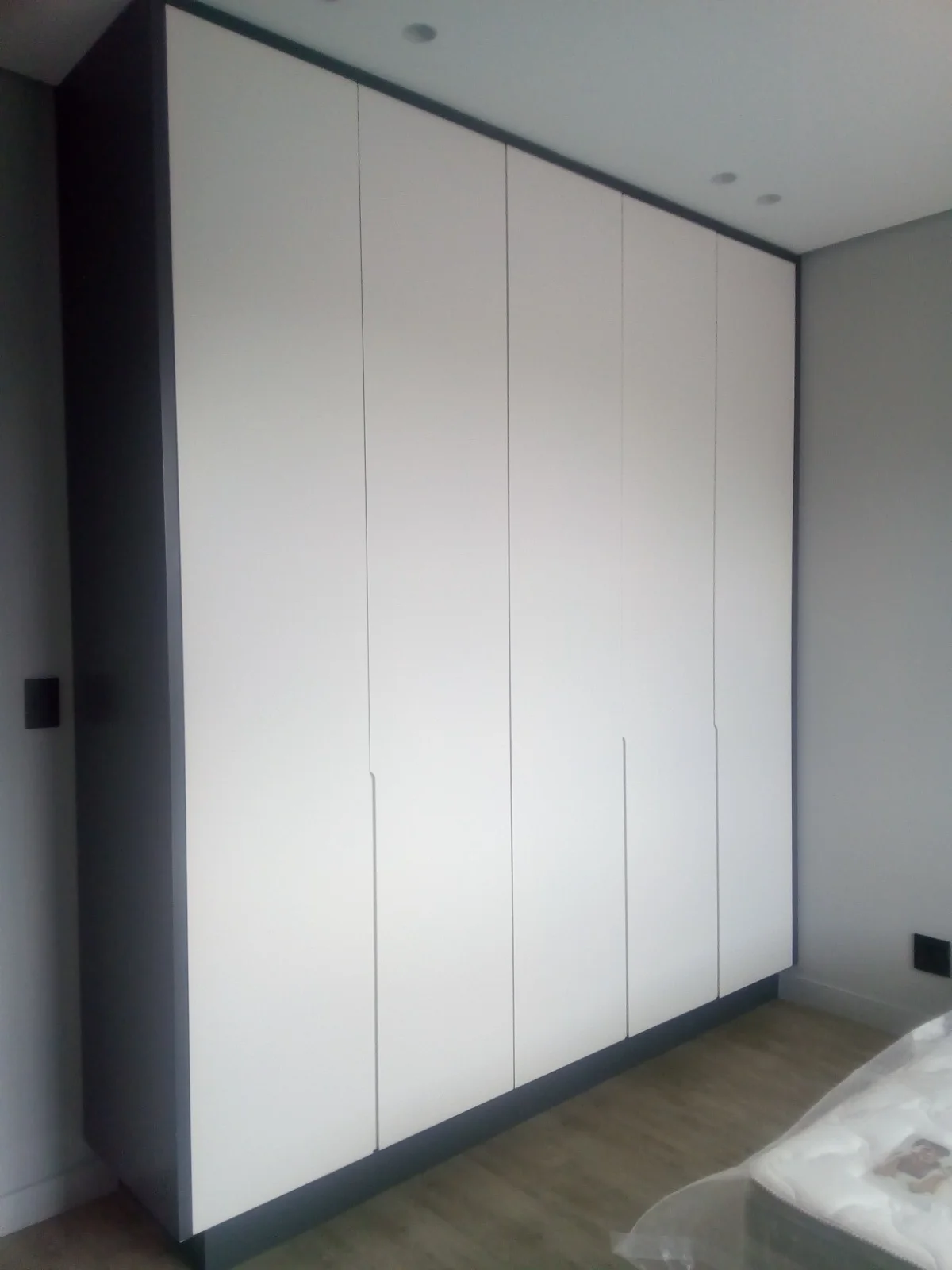 Modern Bedroom Cupboard